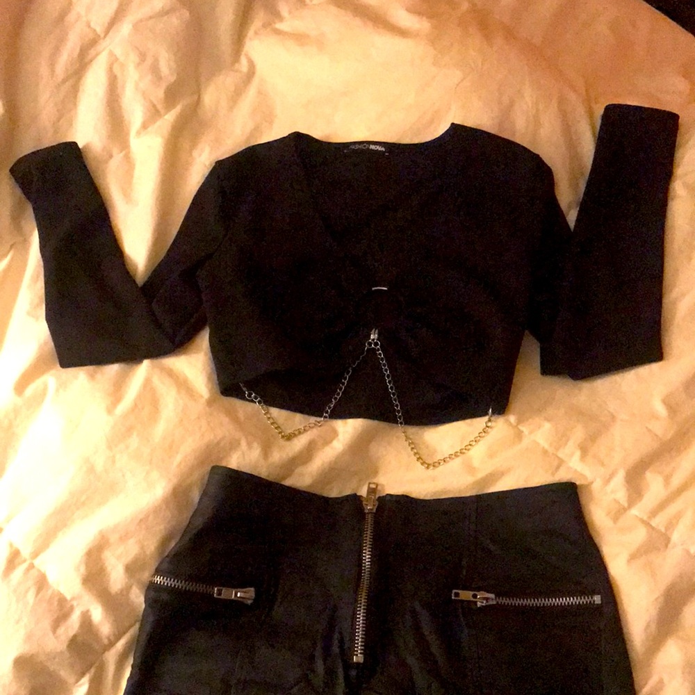 Fashion Nova Midriff Long Sleeve Cropped Top Embellished Rings & Chains  FIRM PR